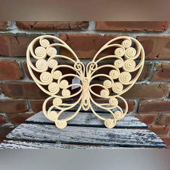 Set of Vintage Syroco Burwood Butterfly Decor - Picture 2 of 3